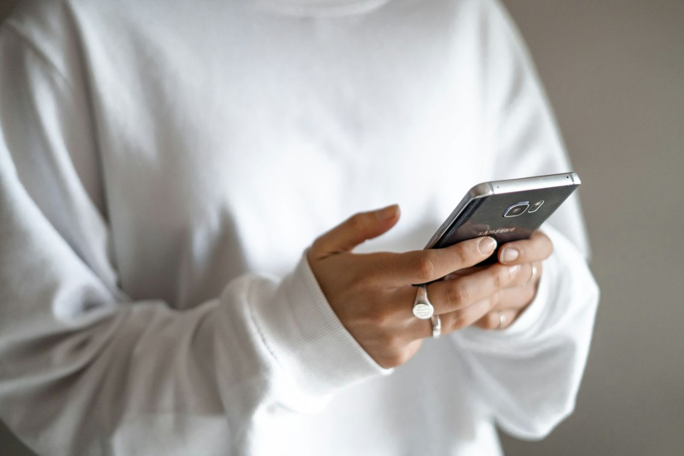 Customer writing a message on a smartphone